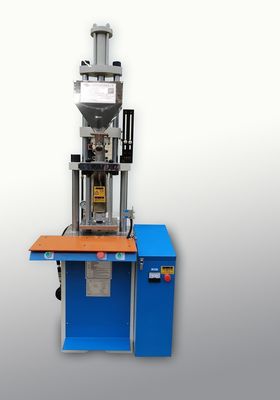 15 Ton Mesin Injeksi Plastik Vertikal Kecil Untuk Kabel Pengisian USB USB-A Plug