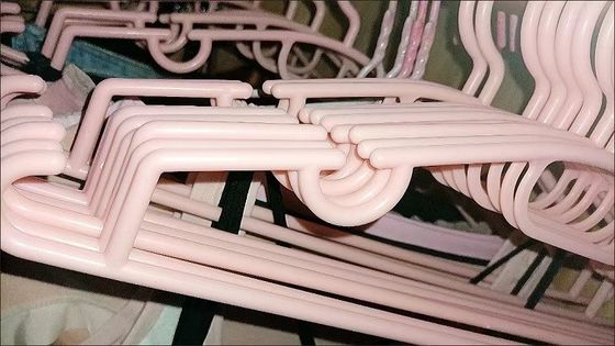 Mesin cetak injeksi vertikal satu slide yang tahan lama 55 ton untuk gantungan plastik